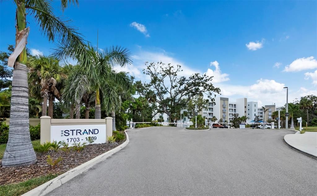 Под контрактом: $699,000 (1 спален, 2 ванн, 855 Квадратных фут)