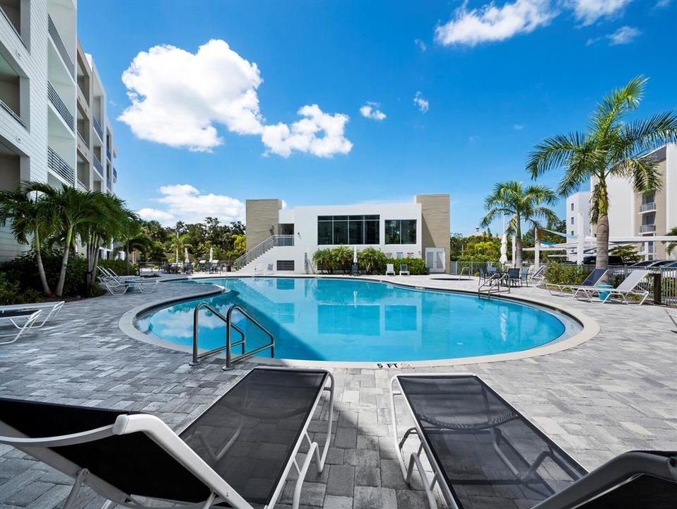 Под контрактом: $699,000 (1 спален, 2 ванн, 855 Квадратных фут)