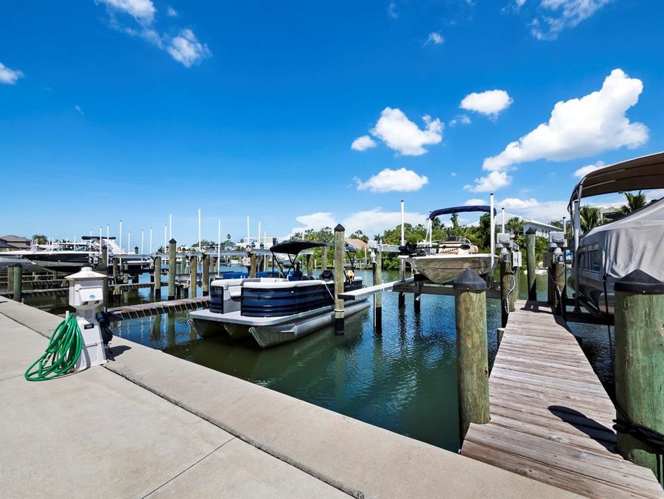 Под контрактом: $699,000 (1 спален, 2 ванн, 855 Квадратных фут)