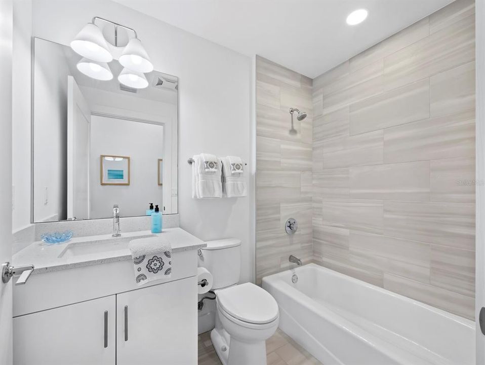 Под контрактом: $699,000 (1 спален, 2 ванн, 855 Квадратных фут)