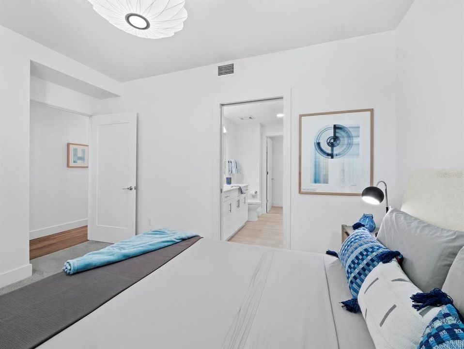 Под контрактом: $699,000 (1 спален, 2 ванн, 855 Квадратных фут)