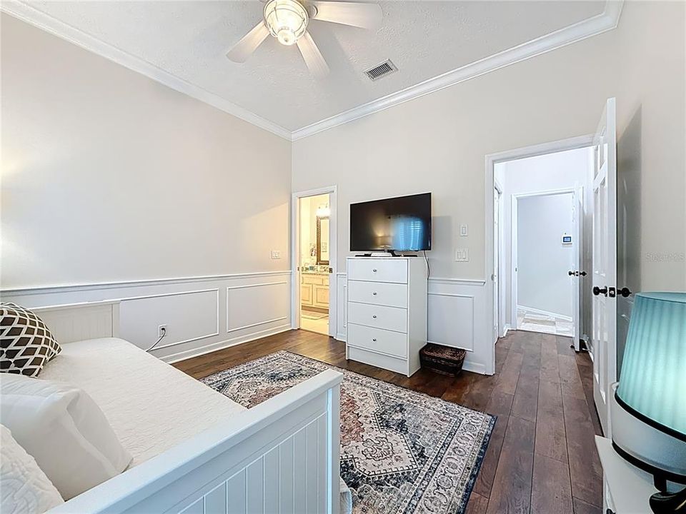 合同活跃: $659,000 (5 贝兹, 4 浴室, 2960 平方英尺)