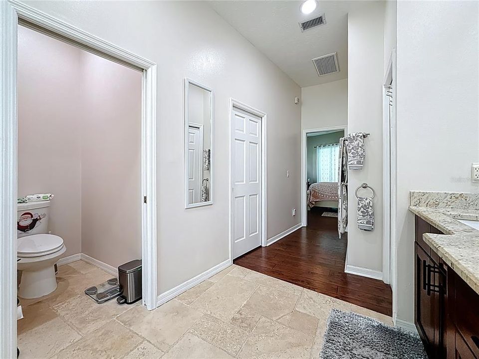 合同活跃: $659,000 (5 贝兹, 4 浴室, 2960 平方英尺)