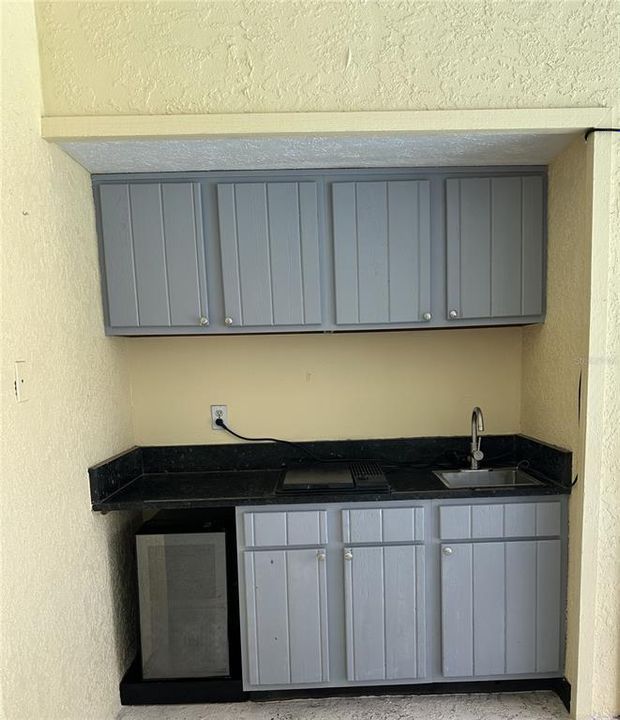 合同活跃: $659,000 (5 贝兹, 4 浴室, 2960 平方英尺)