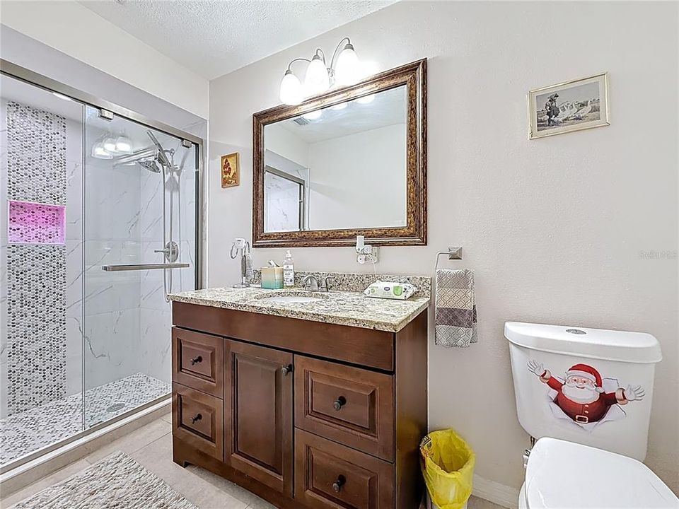 合同活跃: $659,000 (5 贝兹, 4 浴室, 2960 平方英尺)