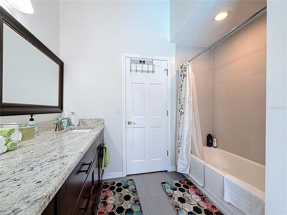 合同活跃: $659,000 (5 贝兹, 4 浴室, 2960 平方英尺)