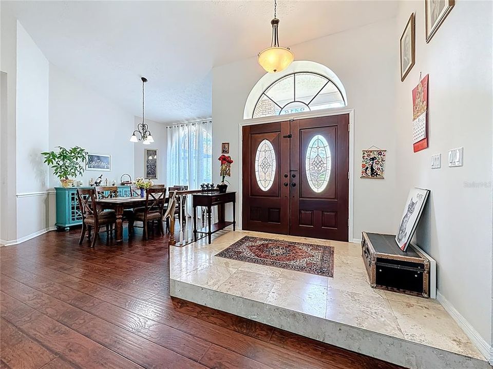 合同活跃: $659,000 (5 贝兹, 4 浴室, 2960 平方英尺)