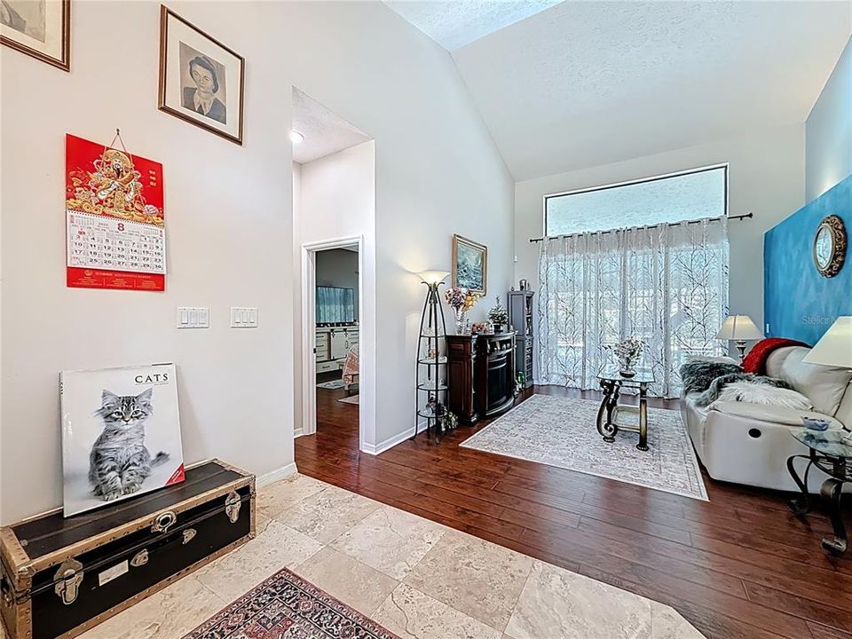 合同活跃: $659,000 (5 贝兹, 4 浴室, 2960 平方英尺)