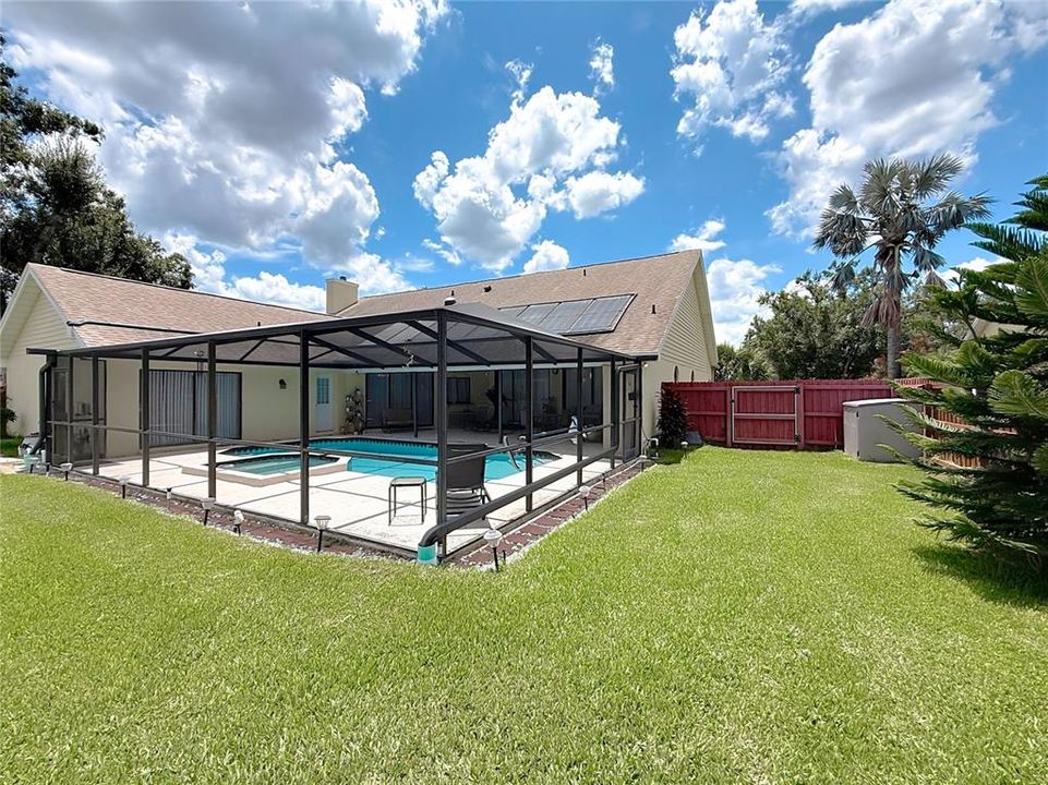 合同活跃: $659,000 (5 贝兹, 4 浴室, 2960 平方英尺)