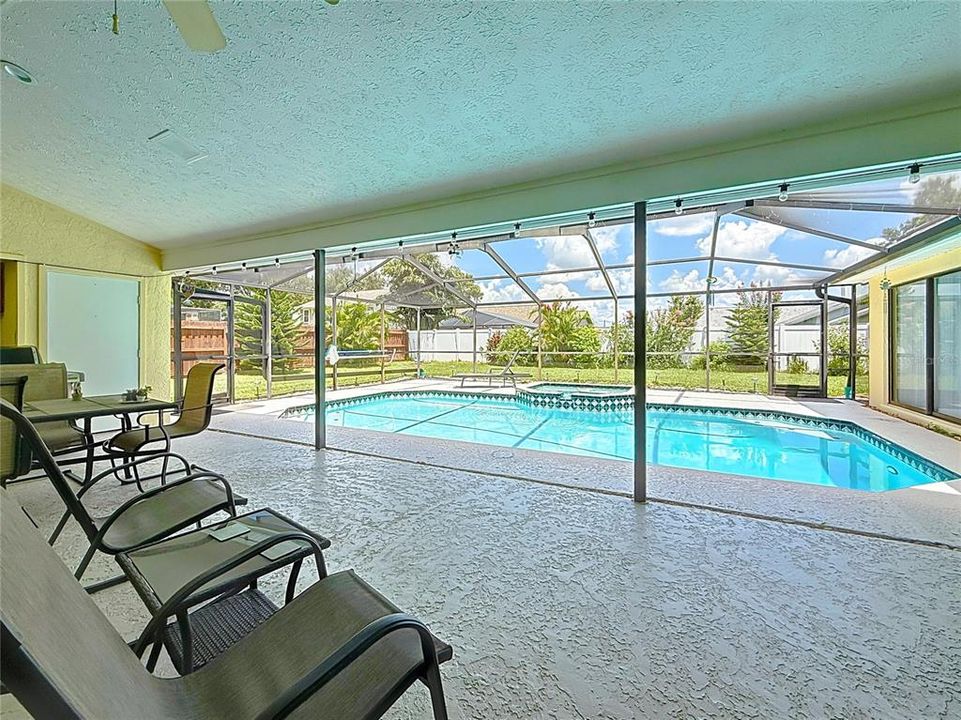 合同活跃: $659,000 (5 贝兹, 4 浴室, 2960 平方英尺)