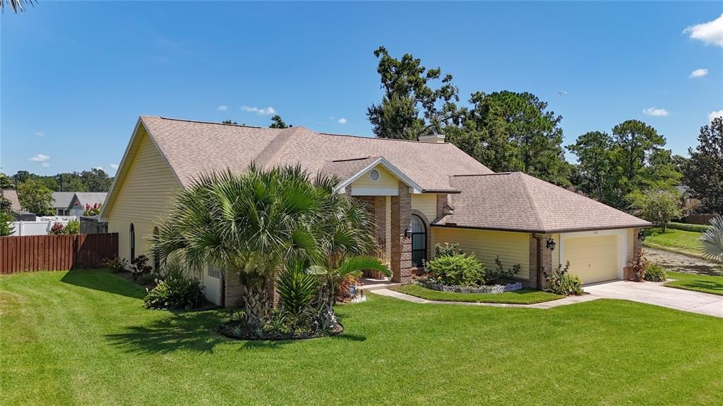 合同活跃: $659,000 (5 贝兹, 4 浴室, 2960 平方英尺)