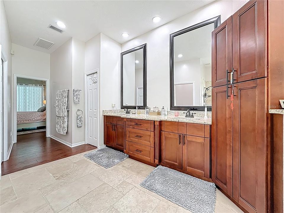 合同活跃: $659,000 (5 贝兹, 4 浴室, 2960 平方英尺)