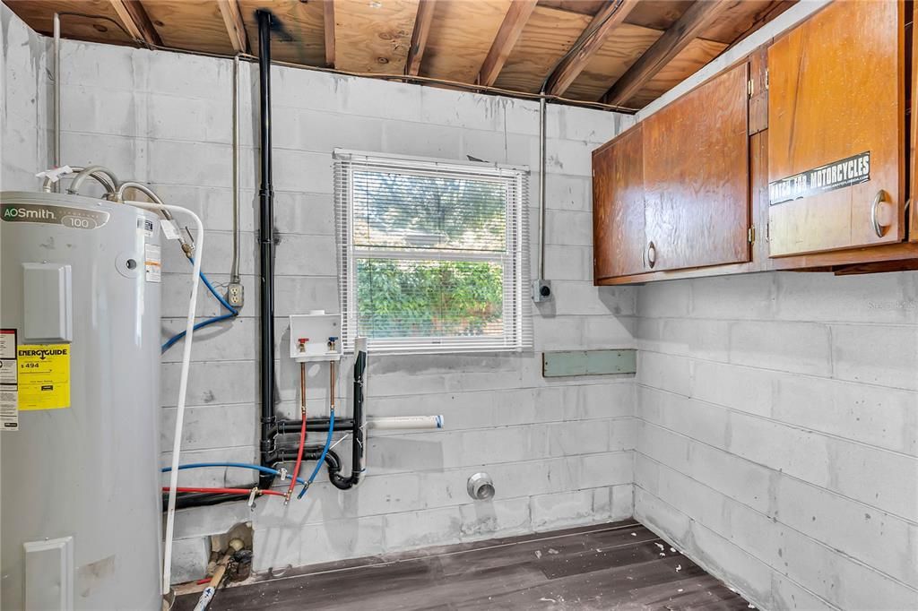 Active With Contract: $198,000 (2 beds, 2 baths, 1032 Square Feet)