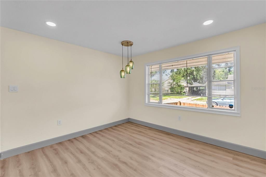 Active With Contract: $198,000 (2 beds, 2 baths, 1032 Square Feet)