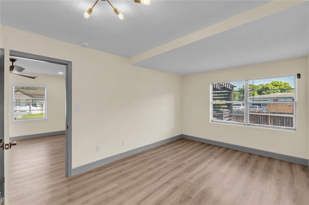 Active With Contract: $198,000 (2 beds, 2 baths, 1032 Square Feet)