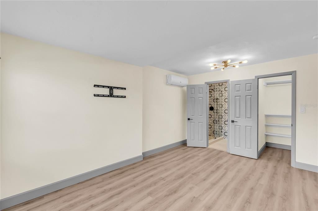 Active With Contract: $198,000 (2 beds, 2 baths, 1032 Square Feet)