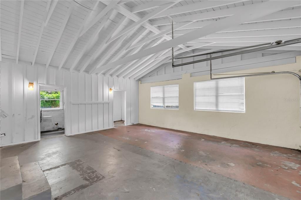 Active With Contract: $198,000 (2 beds, 2 baths, 1032 Square Feet)