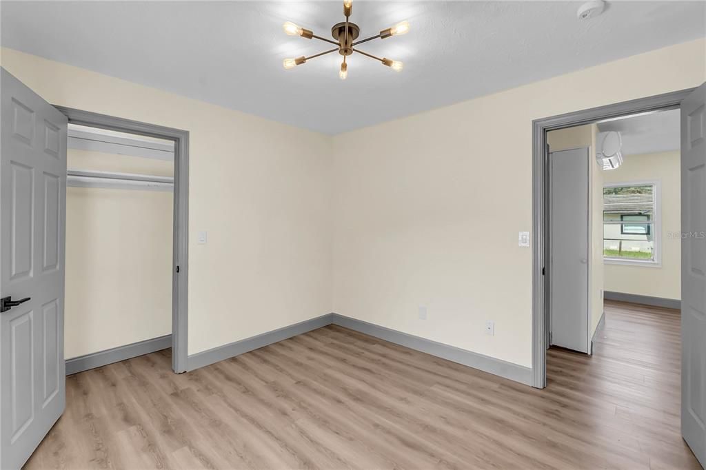 Active With Contract: $198,000 (2 beds, 2 baths, 1032 Square Feet)