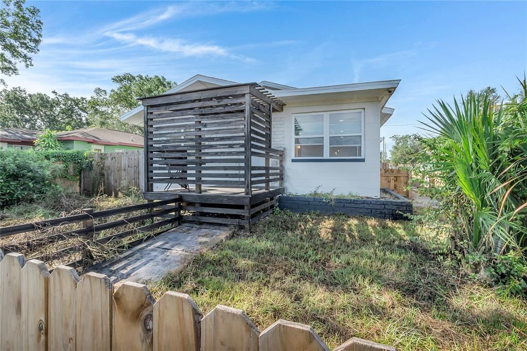 Active With Contract: $198,000 (2 beds, 2 baths, 1032 Square Feet)