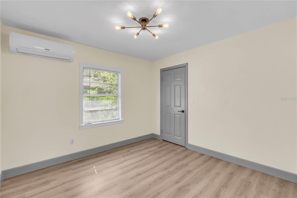 Active With Contract: $198,000 (2 beds, 2 baths, 1032 Square Feet)