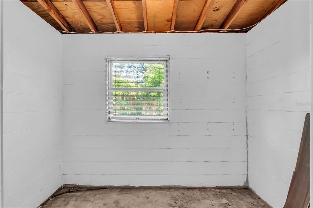 Active With Contract: $198,000 (2 beds, 2 baths, 1032 Square Feet)