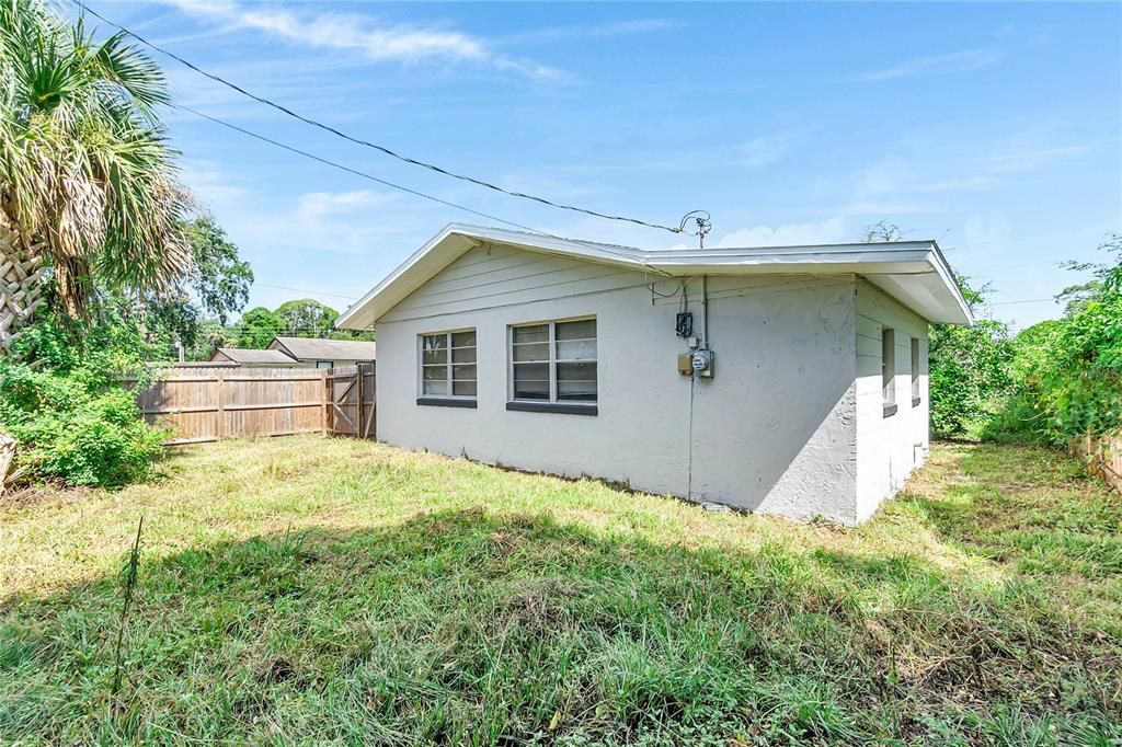 Active With Contract: $198,000 (2 beds, 2 baths, 1032 Square Feet)