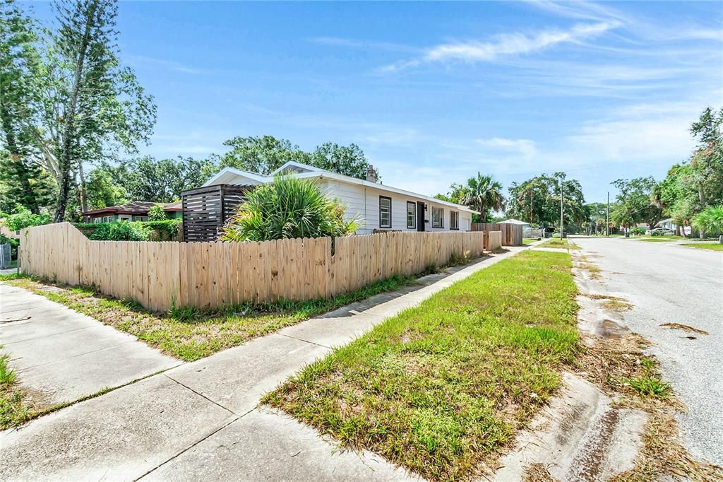 Active With Contract: $198,000 (2 beds, 2 baths, 1032 Square Feet)