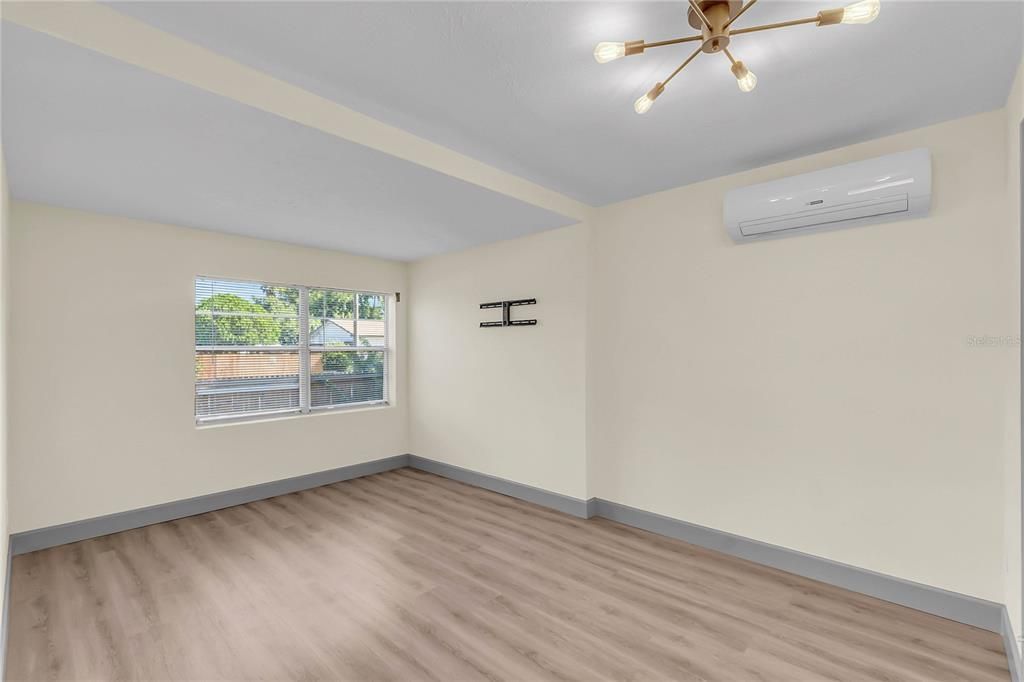 Active With Contract: $198,000 (2 beds, 2 baths, 1032 Square Feet)