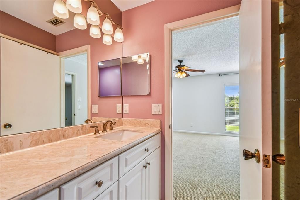 Под контрактом: $199,000 (2 спален, 2 ванн, 1220 Квадратных фут)