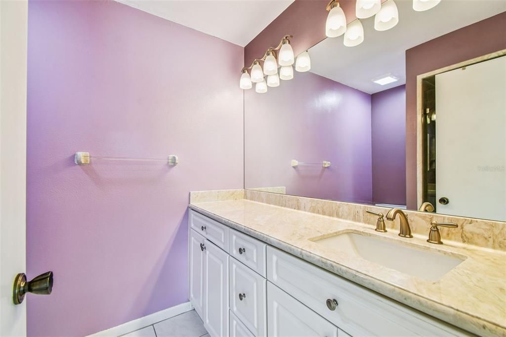 Под контрактом: $199,000 (2 спален, 2 ванн, 1220 Квадратных фут)