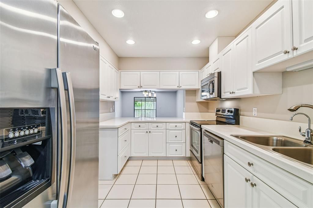 Под контрактом: $199,000 (2 спален, 2 ванн, 1220 Квадратных фут)