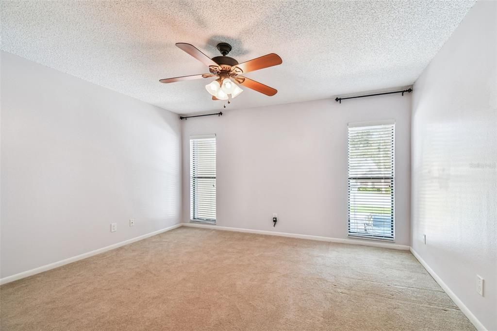 Под контрактом: $199,000 (2 спален, 2 ванн, 1220 Квадратных фут)