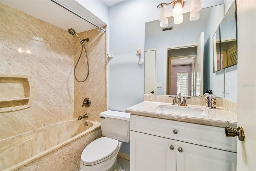 Под контрактом: $199,000 (2 спален, 2 ванн, 1220 Квадратных фут)