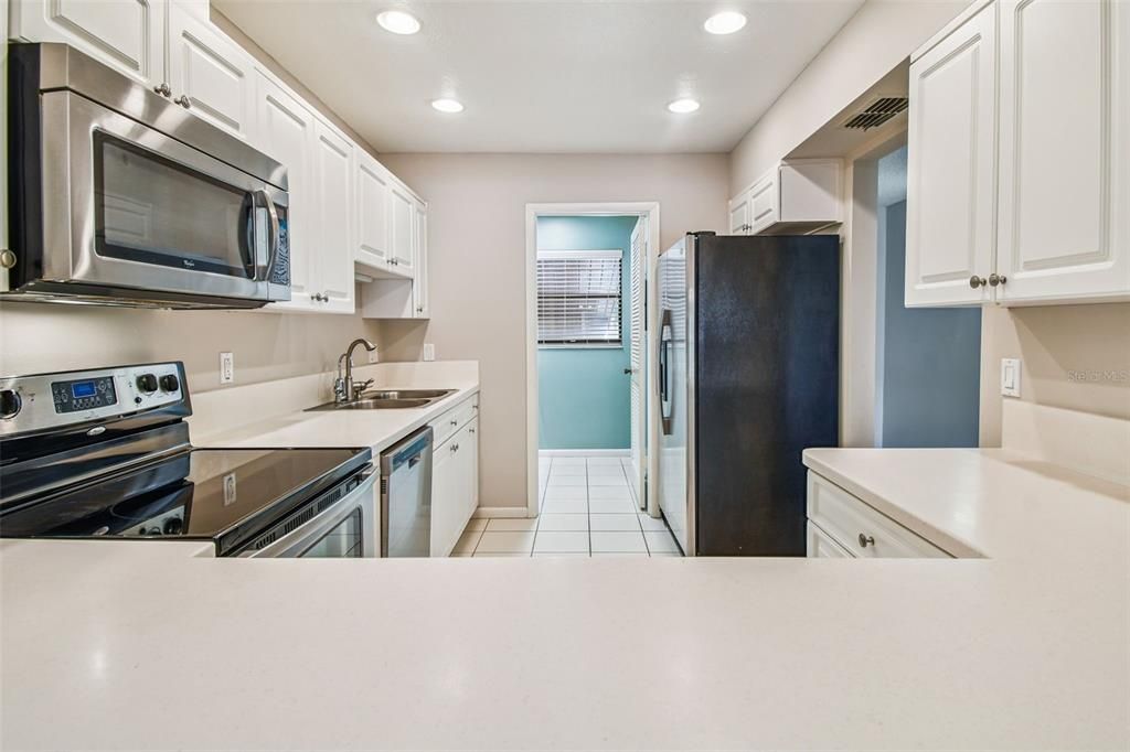 Под контрактом: $199,000 (2 спален, 2 ванн, 1220 Квадратных фут)