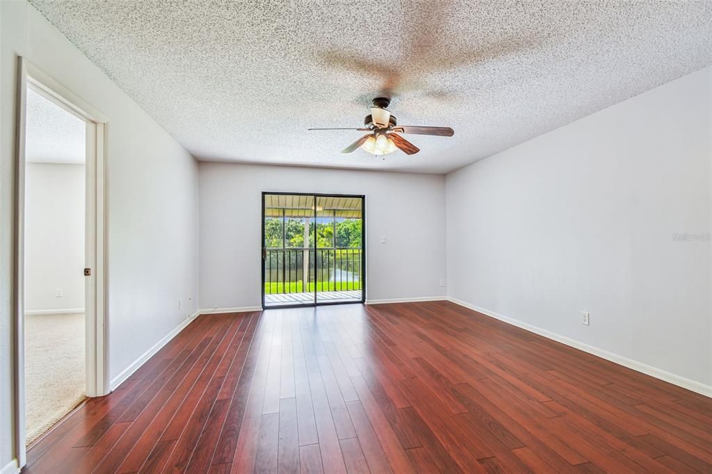 Под контрактом: $199,000 (2 спален, 2 ванн, 1220 Квадратных фут)