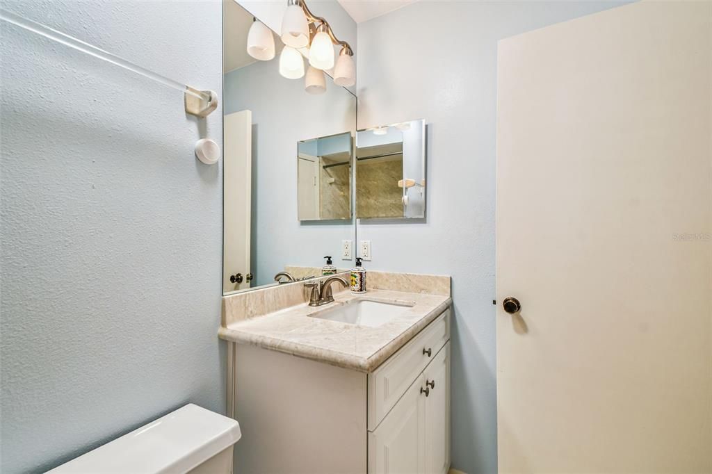 Под контрактом: $199,000 (2 спален, 2 ванн, 1220 Квадратных фут)