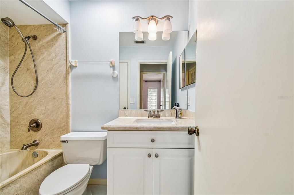 Под контрактом: $199,000 (2 спален, 2 ванн, 1220 Квадратных фут)