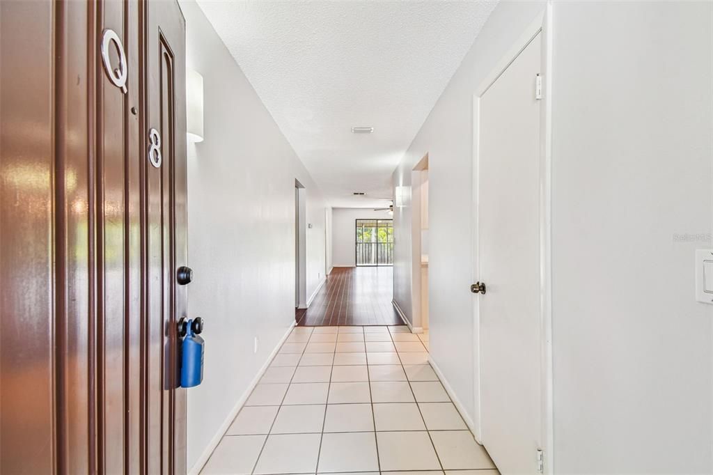 Под контрактом: $199,000 (2 спален, 2 ванн, 1220 Квадратных фут)