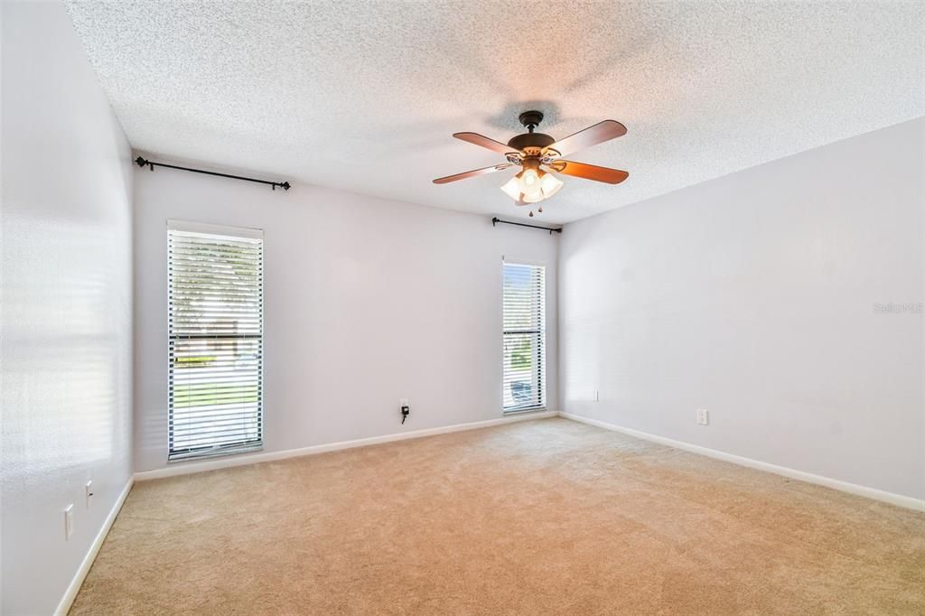 Под контрактом: $199,000 (2 спален, 2 ванн, 1220 Квадратных фут)