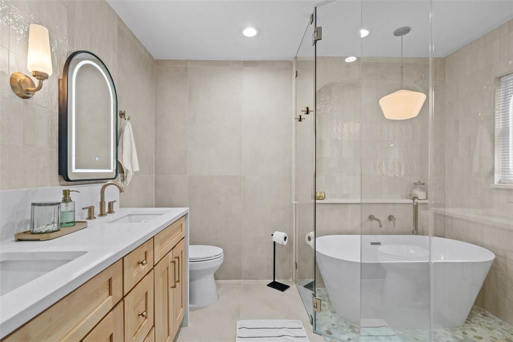 Activo con contrato: $649,000 (4 camas, 2 baños, 1928 Pies cuadrados)