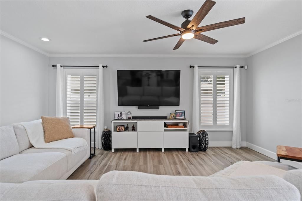 Activo con contrato: $649,000 (4 camas, 2 baños, 1928 Pies cuadrados)