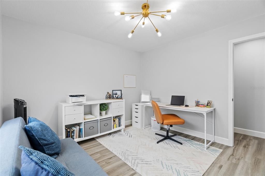 Activo con contrato: $649,000 (4 camas, 2 baños, 1928 Pies cuadrados)