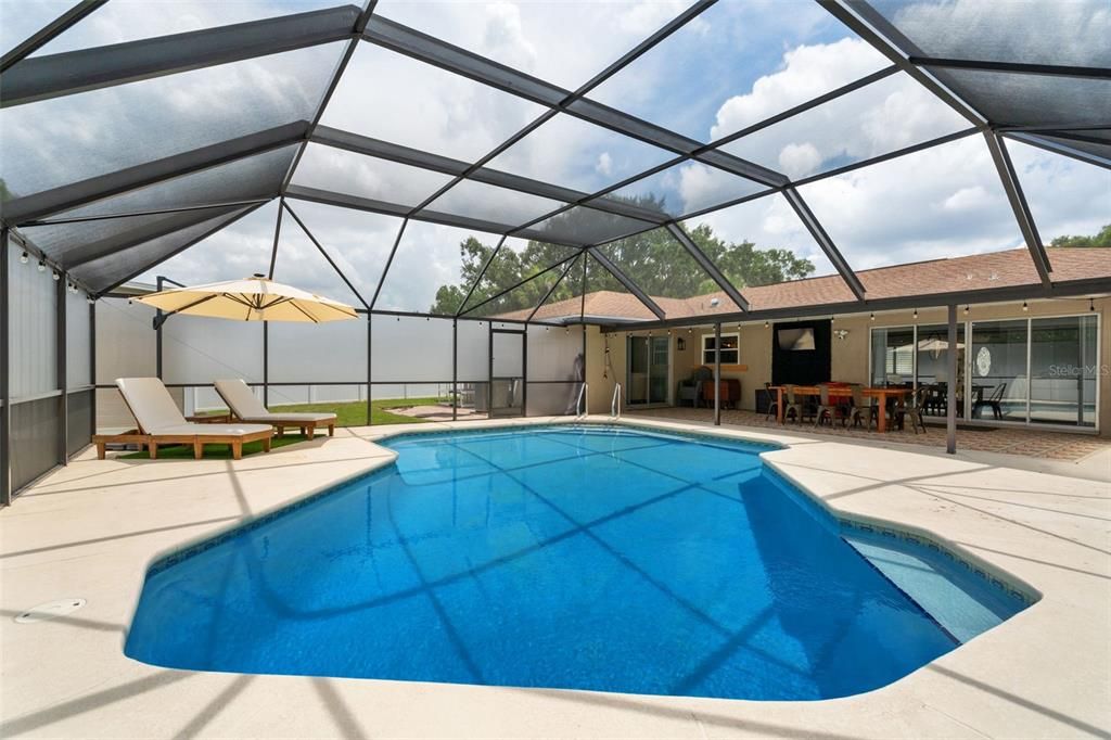 Activo con contrato: $649,000 (4 camas, 2 baños, 1928 Pies cuadrados)