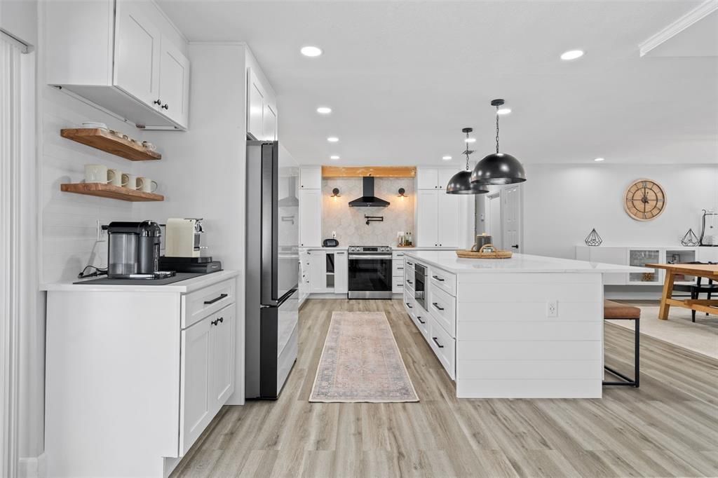 Activo con contrato: $649,000 (4 camas, 2 baños, 1928 Pies cuadrados)