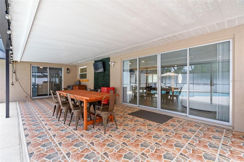 Activo con contrato: $649,000 (4 camas, 2 baños, 1928 Pies cuadrados)