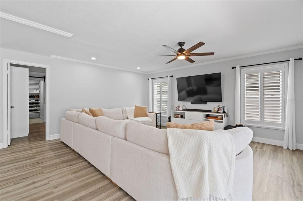 Activo con contrato: $649,000 (4 camas, 2 baños, 1928 Pies cuadrados)