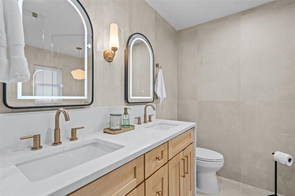 Activo con contrato: $649,000 (4 camas, 2 baños, 1928 Pies cuadrados)