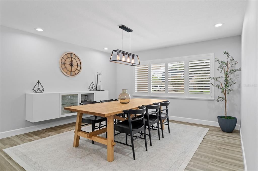 Activo con contrato: $649,000 (4 camas, 2 baños, 1928 Pies cuadrados)