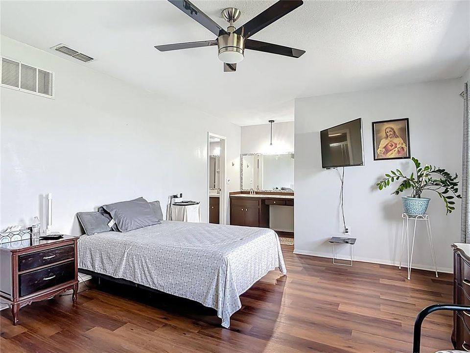 На продажу: $314,900 (3 спален, 2 ванн, 1564 Квадратных фут)