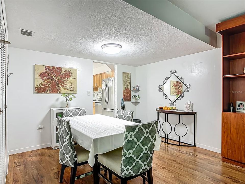 На продажу: $314,900 (3 спален, 2 ванн, 1564 Квадратных фут)